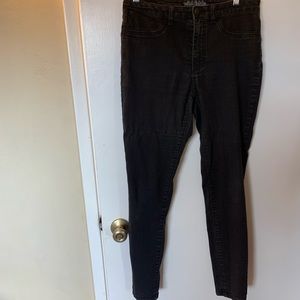Skinny black jeans! Super light weight and comfy!